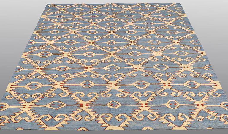 CARPET, flat weave, ca 234 x 186 cm.