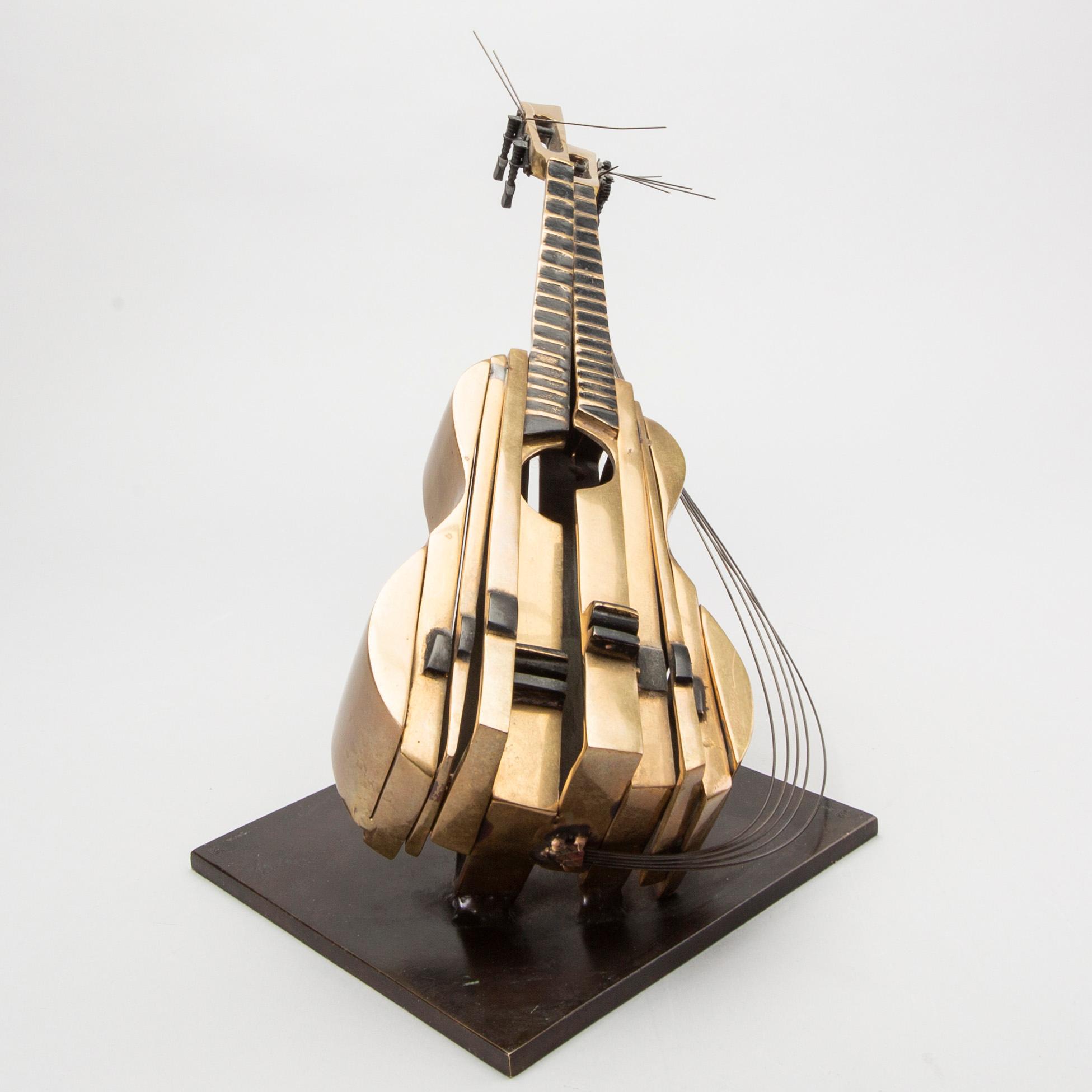 Fernandez Arman, "Ukulele".