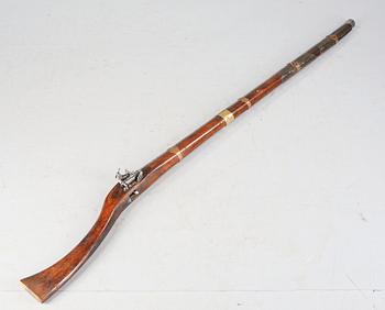 SNAPPLÅSSTUDSARE samt KRUTHORN, orientaliskt, 1800-tal.