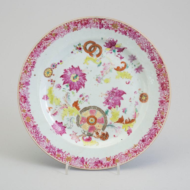 A famille rose 'pseudo tobacco leaf' plate, Qing dynasty, Qianlong (1736-95).