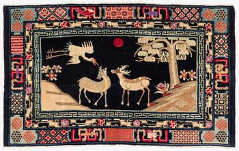 Matta, Kina, ca 124 x 205 cm.