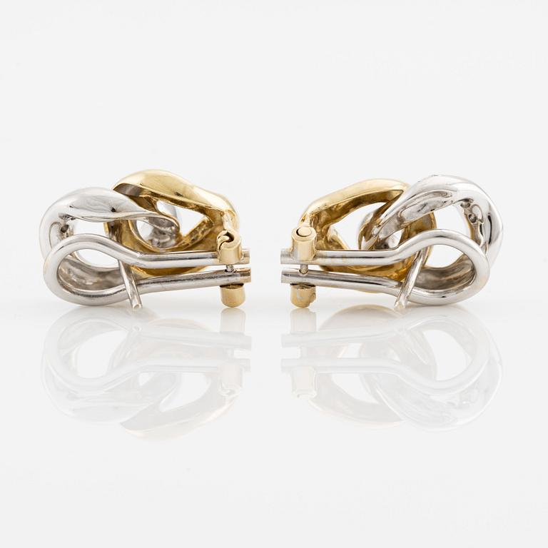 A pair of earrings in 18K gold and white gold with round brilliant-cut diamonds.