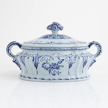 Tureen, porcelain, after an original from 1758, Rörstrand, 1976.
