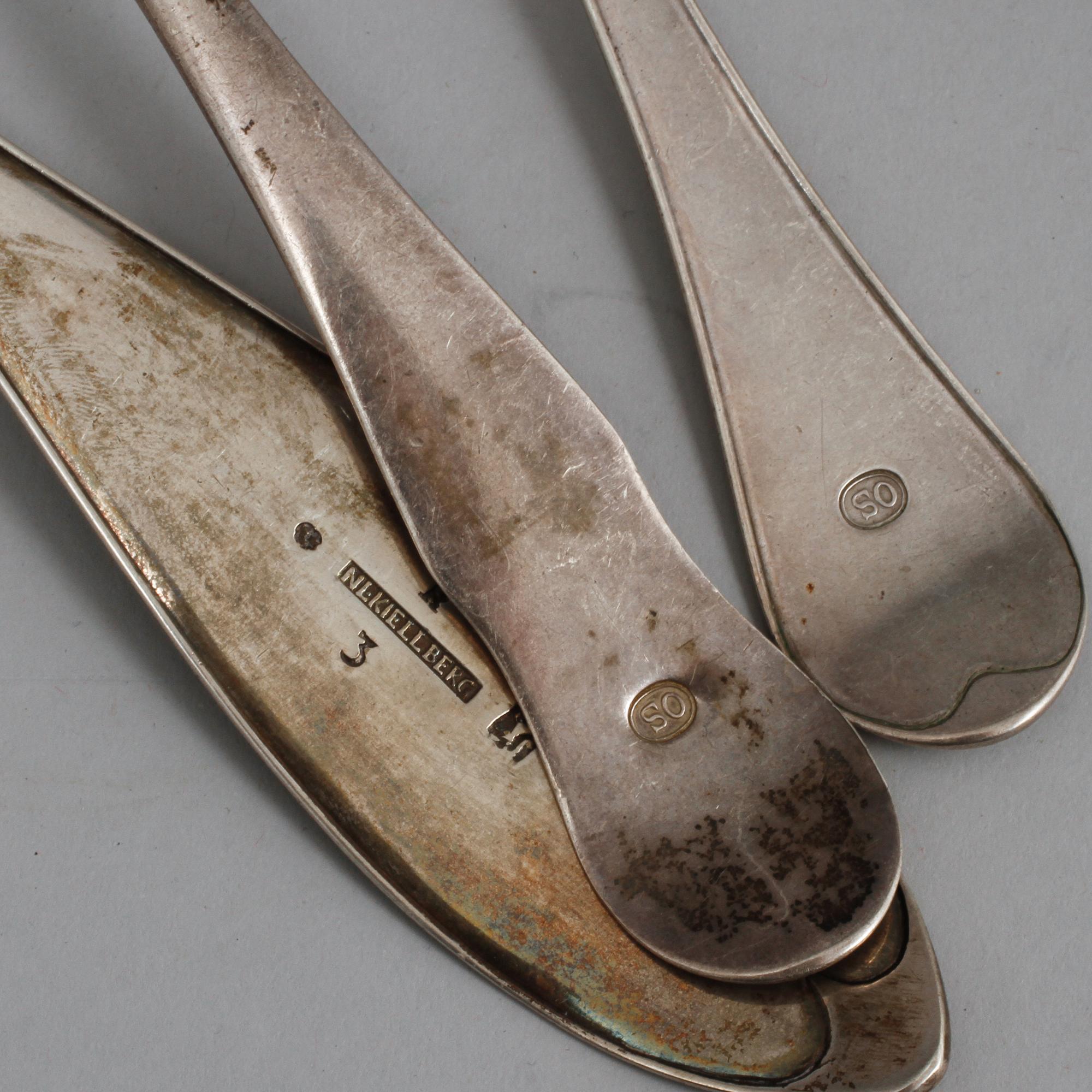 SKEDAR, 3 st, SAMT SKÅLAR, 2 st, Sverige och England, 1700, 1800 och 1900-tal. Vikt 343 g.