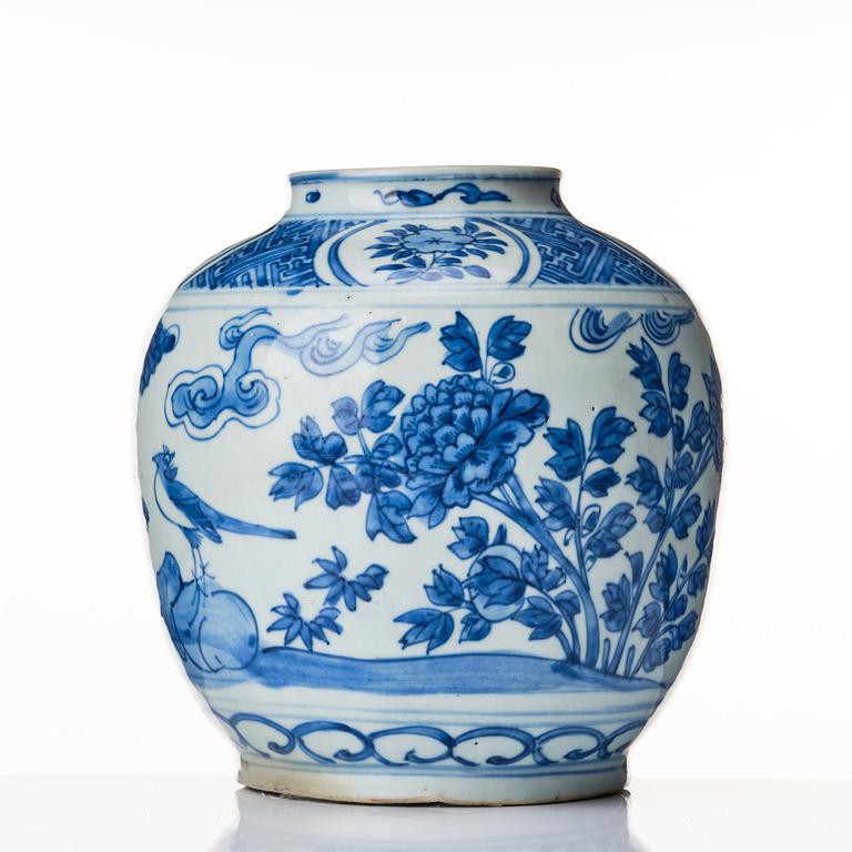 A blue and white jar, Ming dynasty, Wanli (1572-1620).