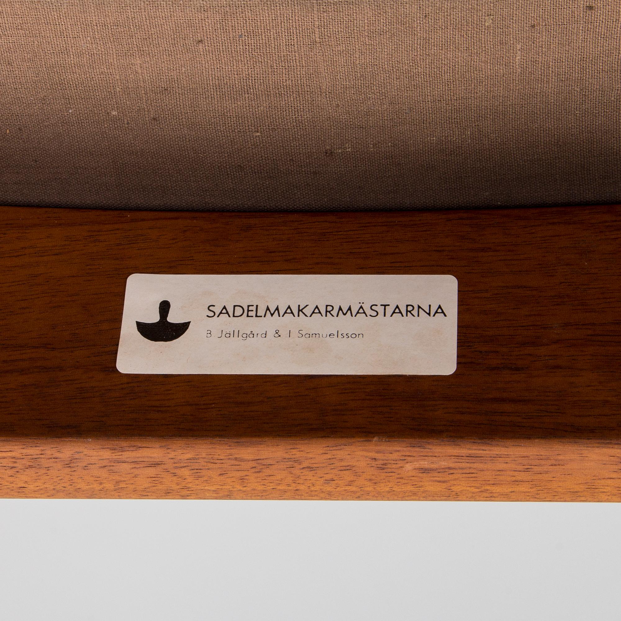 SVEN KAI-LARSEN, karmstol, etikettmärkt Sadelmakarmästarna samt brickmärkt Nordiska Kompaniet.
