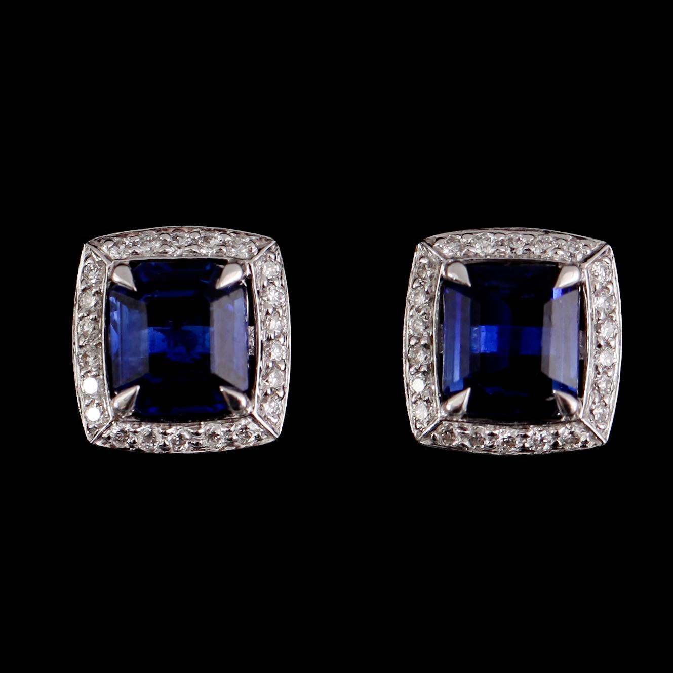 ÖRHÄNGEN, 1 par, 18 k vitguld, safirer totalt 2.75 ct samt briljantslipade diamanter.