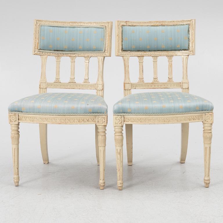 Stolar, ett par, sengustavianska, omkring år 1800.
