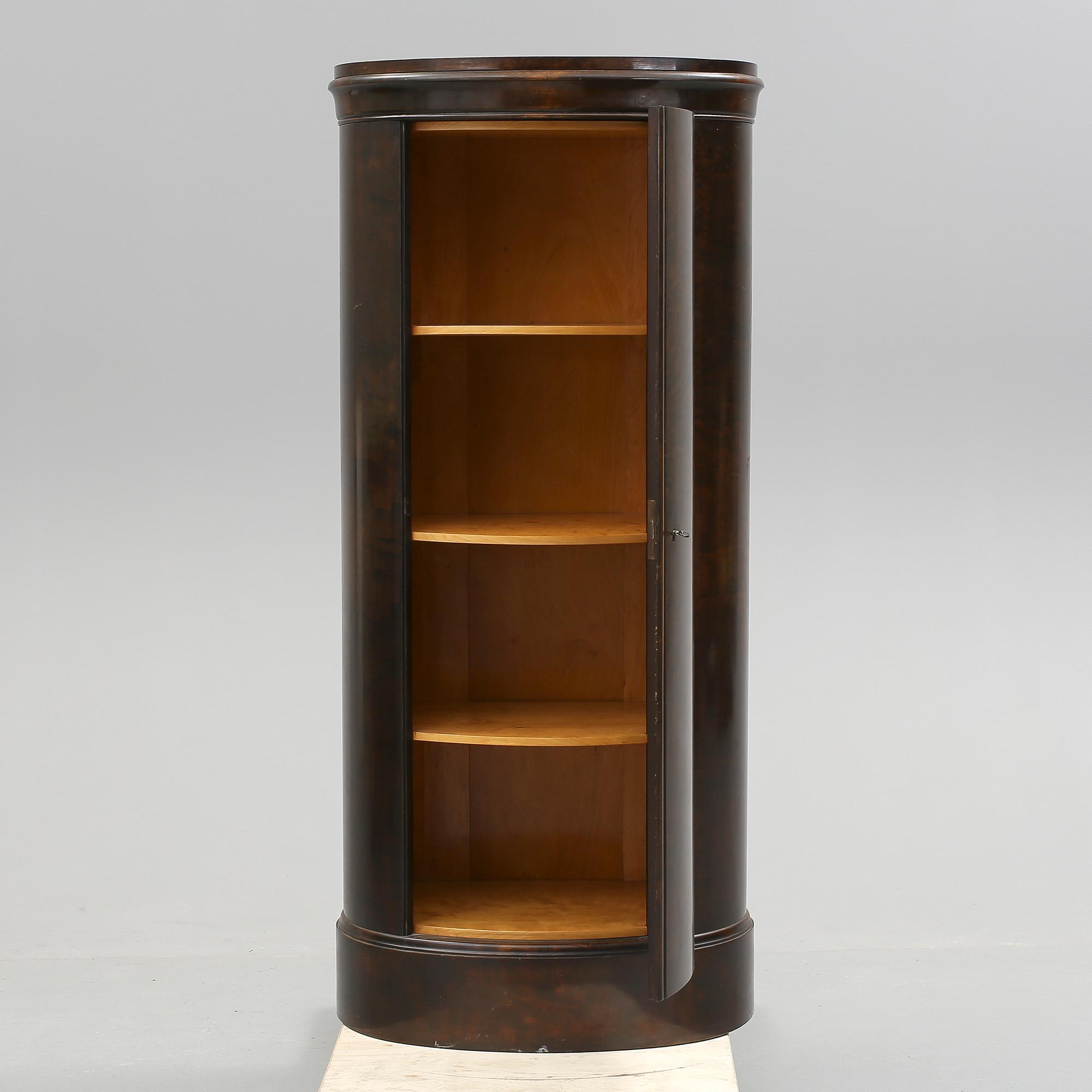 KOLONNSKÅP, bonad björk. 1920-30-tal.