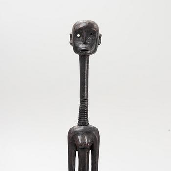 Twelve sculptures, reportedly from Makonde, Tanzania, Luba, Congo, and moore, from the second half of the 20:th century.