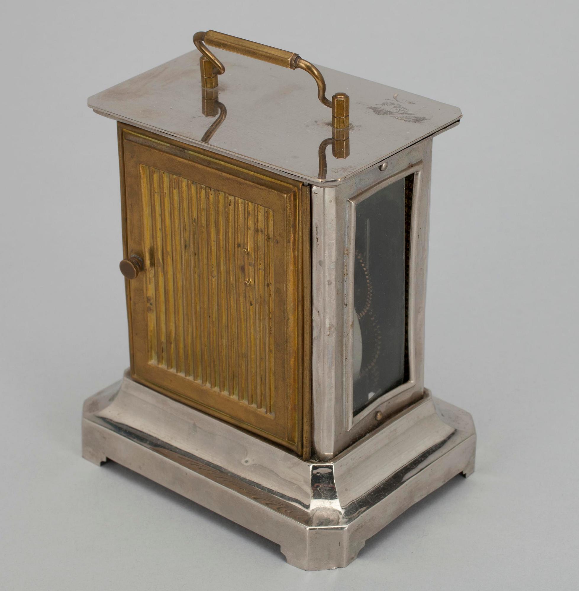 VÄCKARKLOCKA/SPELDOSA, metall, jugend.