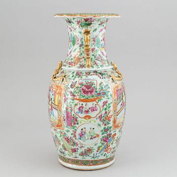 A Canton famille rose vase, Qing dynasty, 19th Century.