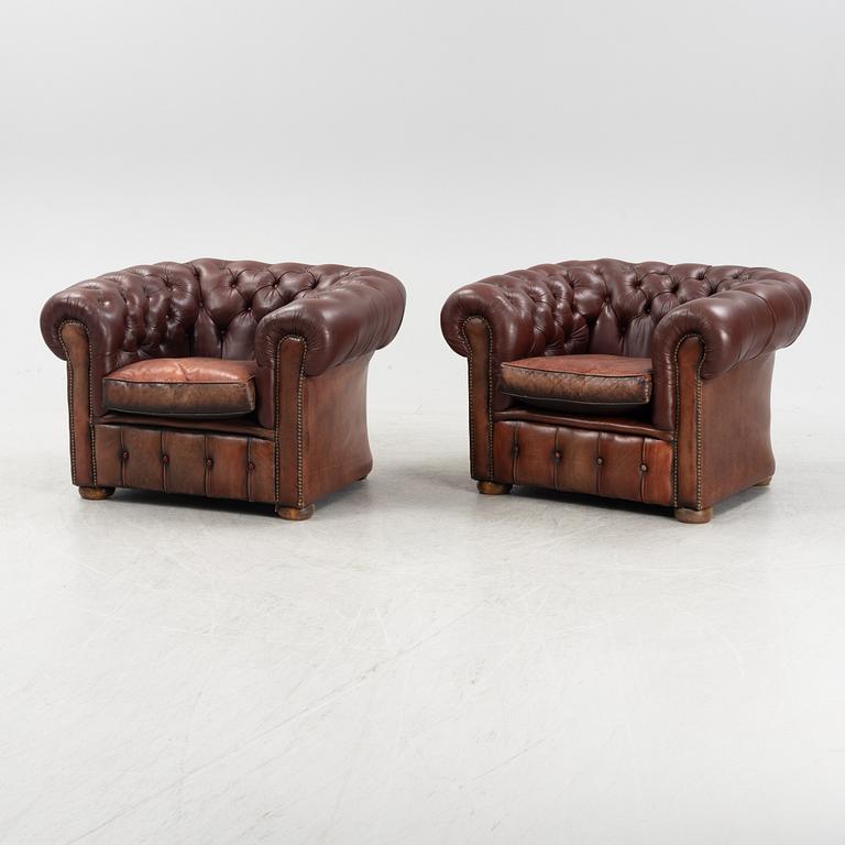 Fåtöljer, ett par, Chesterfield modell. 1900-talets andra hälft.