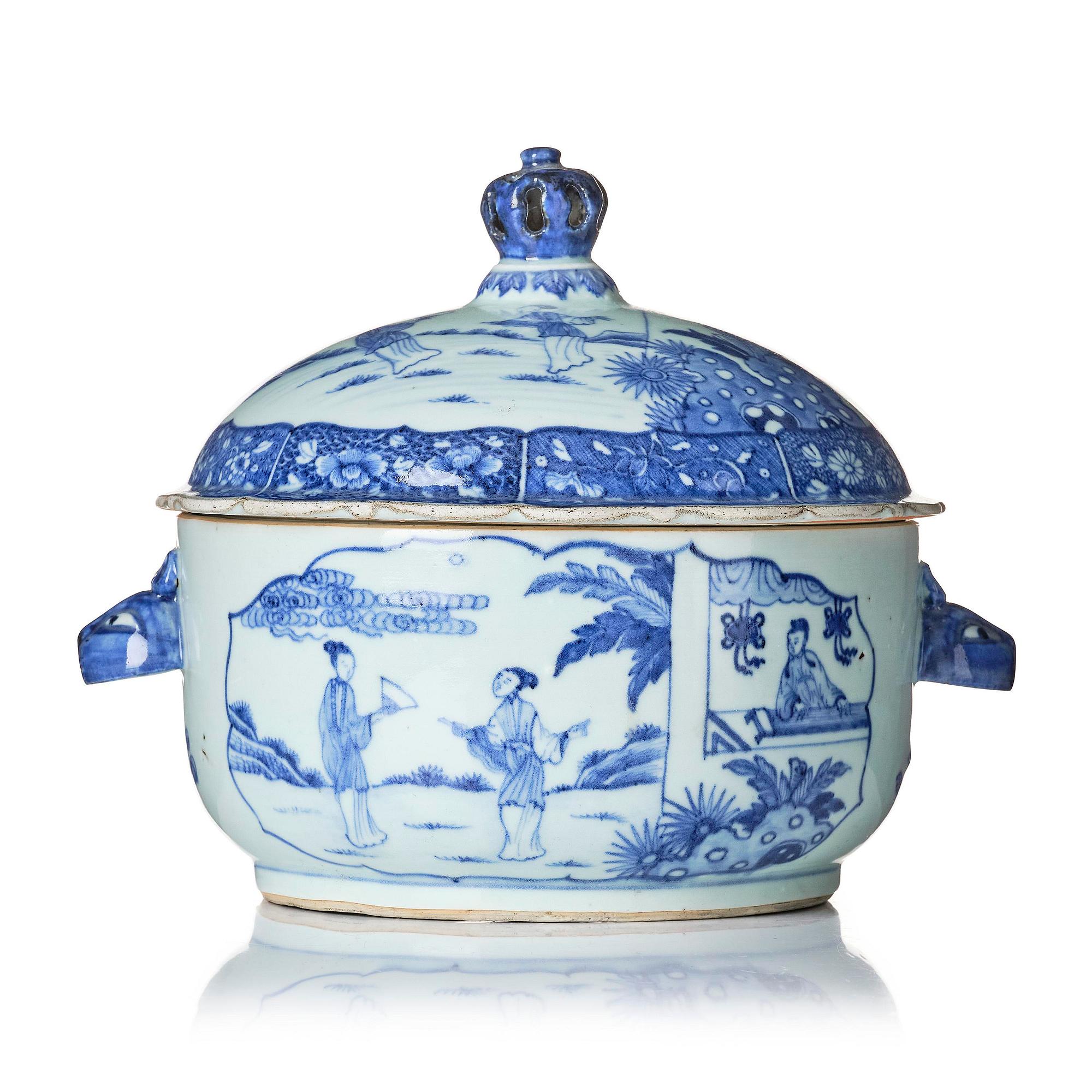 A blue and white tureen with cover, Qing dynasty, 18th century.