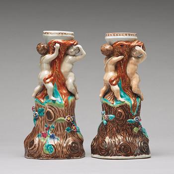 SOCKLAR till CITRONSKÅLAR, två stycken, porslin. Qingdynastin, 1800-tal.