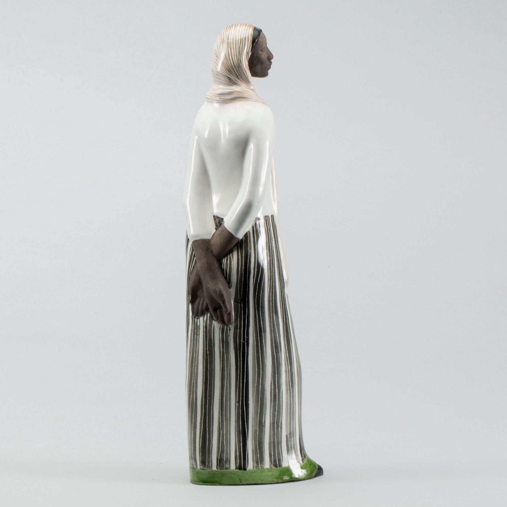 FIGURIN, signerad Mari Simmulson, Uppsala Ekeby, 1900-talets andra hälft.