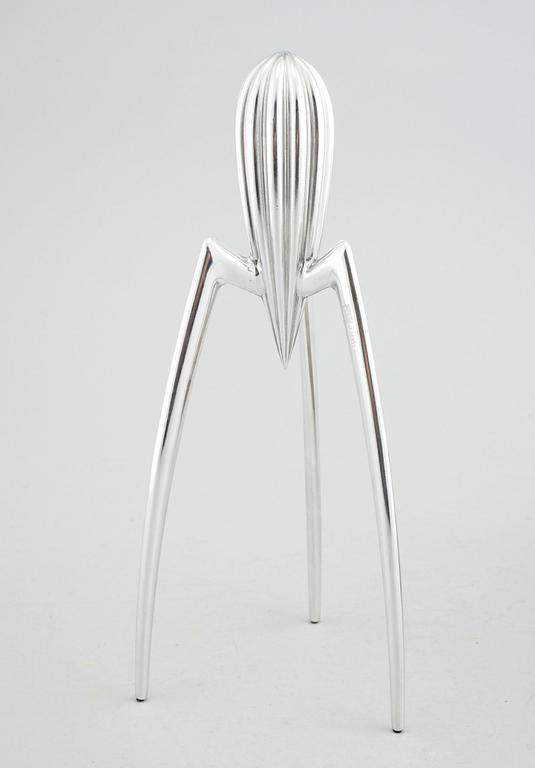 PHILIPPE STARCK och RICHARD SAPPER, citruspress samt vattenkokare, Alessi, Italien, formgivna 1990 respektive 1983.