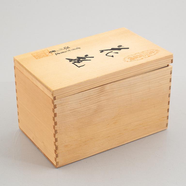 A porcelain vase, Fukagawa Porcelain Manufacturing Company, Japan, second half of the 20th century.