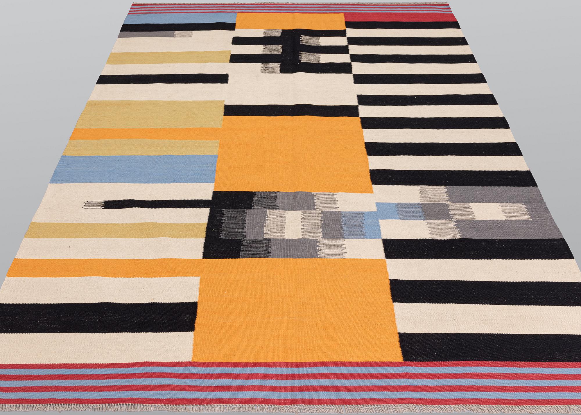 A Kilim rug, modern design, approx. 297 x 204 cm.