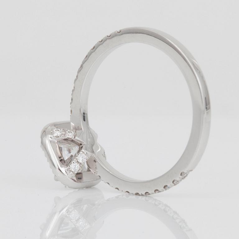 A cushion-cut 1.04 cts D/IF according to GIA cert, pavé set diamonds 0.45 ct in total, ring.