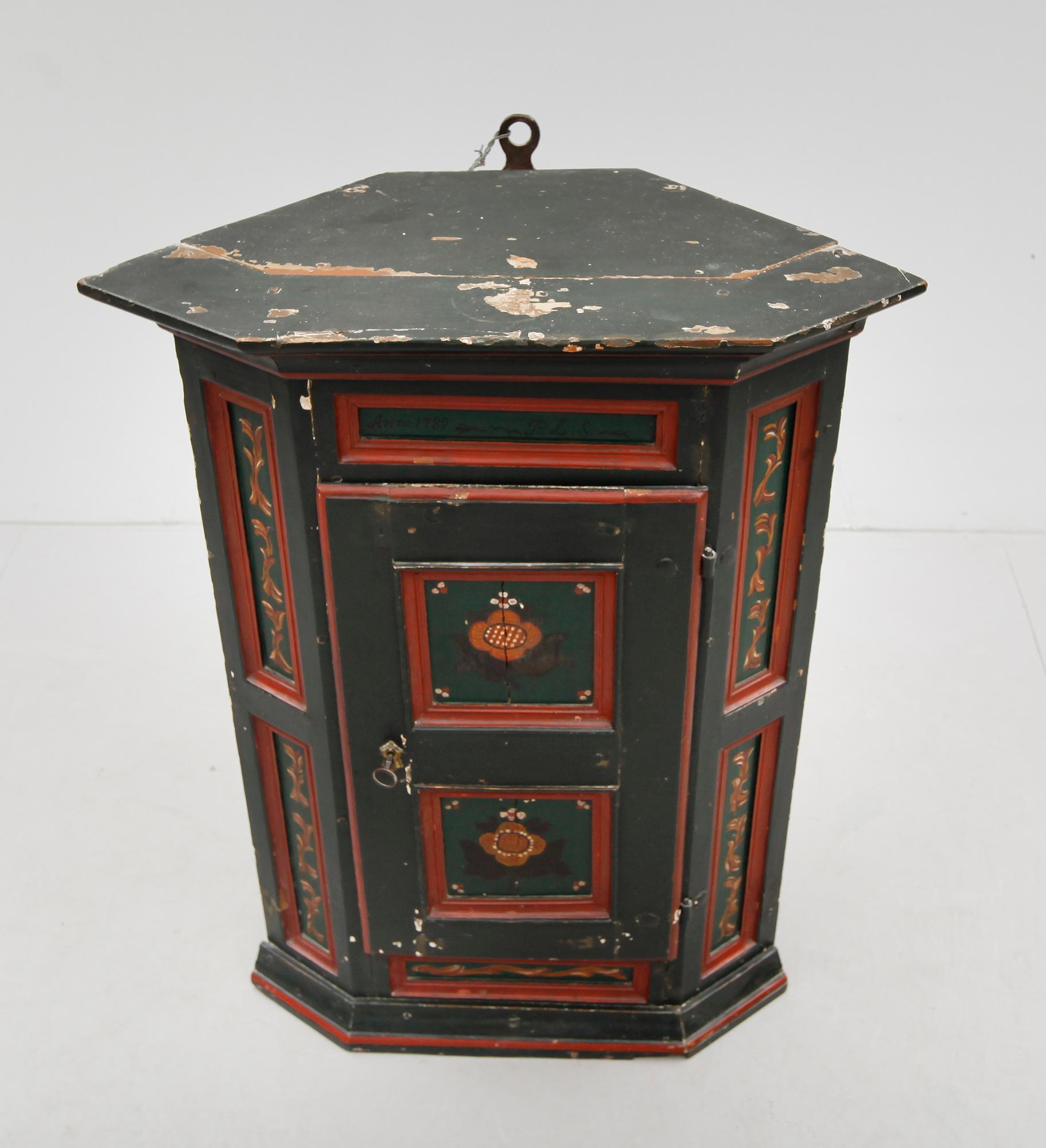 VÄGGHÄNGSKÅP, allmoge, 1700/1800-tal.