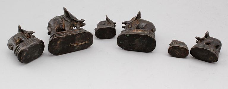 OPIUMVIKTER, 6 st, brons, ostindiska, sannolikt 1800-tal.