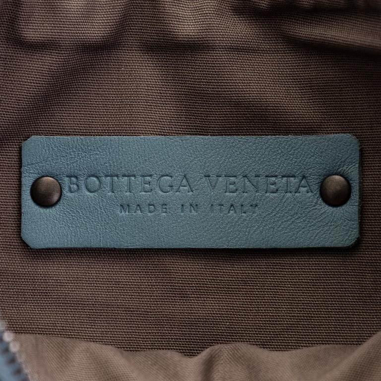 Bottega Veneta, Intrecciato leather shoulder bag.