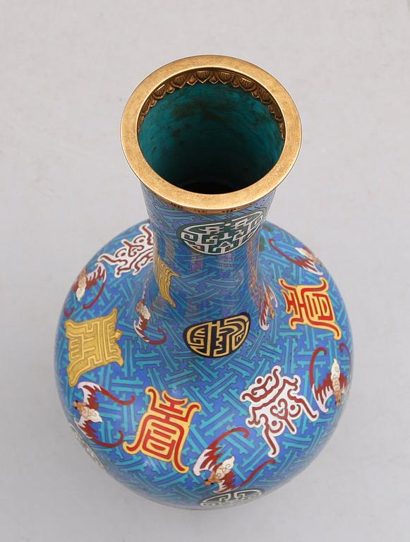 GOLVVAS, emaljarbete, Kina, 1900-tal.