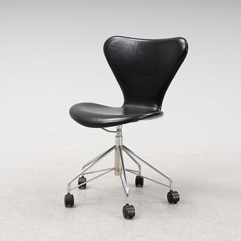 Arne Jacobsen, skrivbordsstol, 'Sjuan', Fritz Hansen, Danmark, 1980.