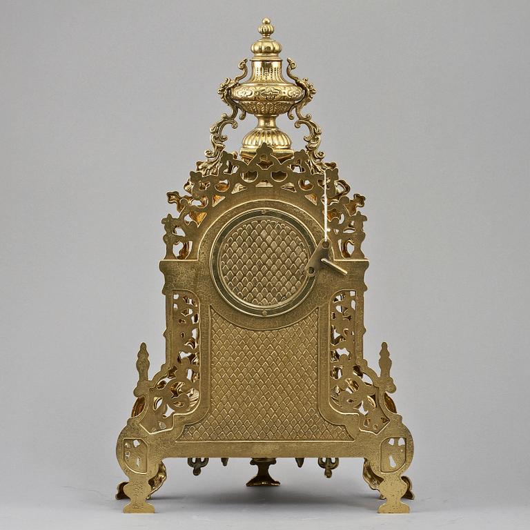GARNITYR, 3 delar, gulmetall, Louis XVI-stil, 1900/2000-tal.