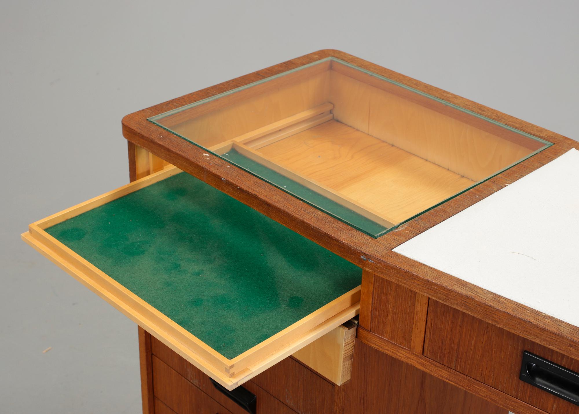 SMYCKESDISK / SKRIVBORD, 1900-talets mitt.