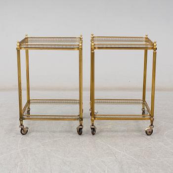 SERVERINGSBORD, ett par, glas och mässing, 1900-talets andra hälft.