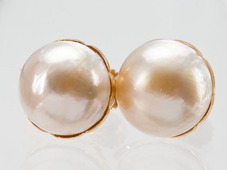 ÖRHÄNGEN, 18k guld med mabépärlor. Vikt ca 6,5 g.