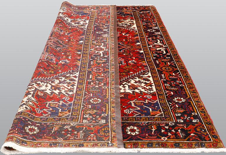 A Heriz/Gorovan carpet, ca 288 x 217 cm.