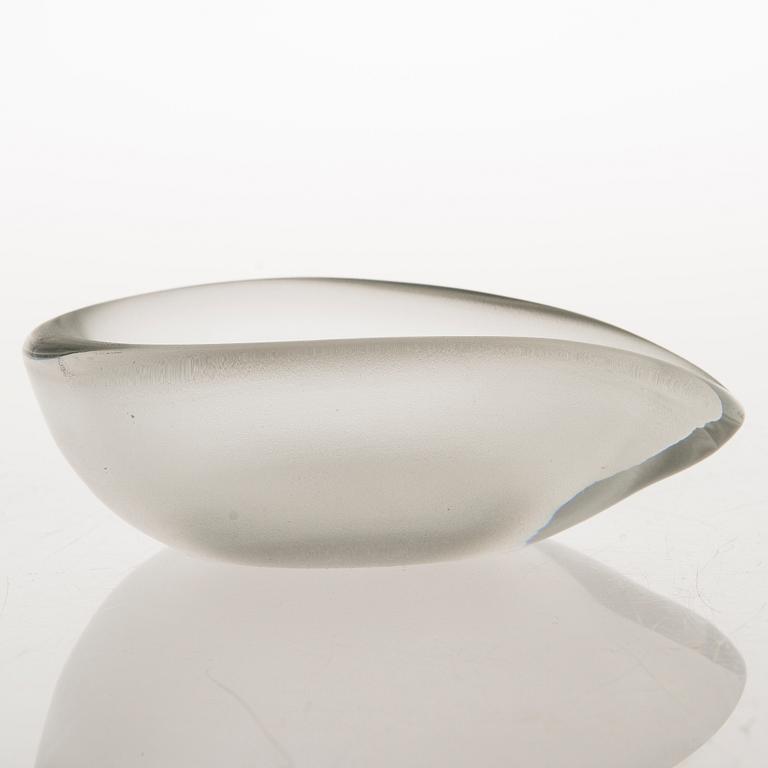 KAJ FRANCK, Two glass bowls, signed, Iittala and Nuutajärvi, 1950s-60s.