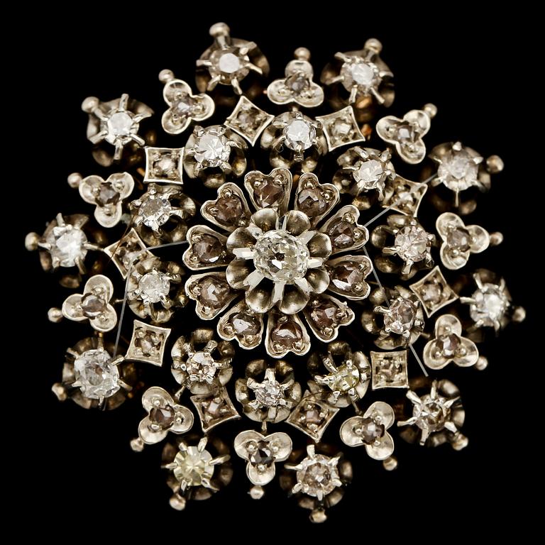 BROSCH, förgyllt silver med antikslipade diamanter, Frankrike, 1900-tal. Vikt 17 g.