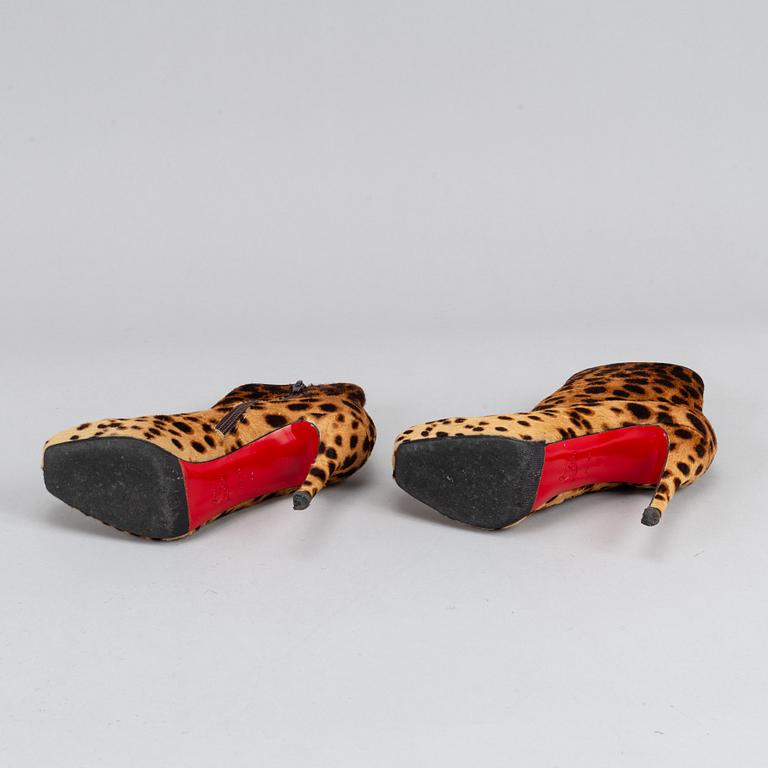 Christian Louboutin, pumps, size 38.