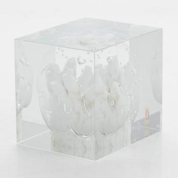 Oiva Toikka, a glass cube, signed Oiva Toikka Nuutajärvi 1995, 87/500.