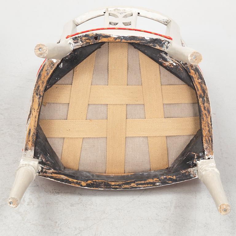 Karmstolar, ett par, gustavianska, omkring år 1800.