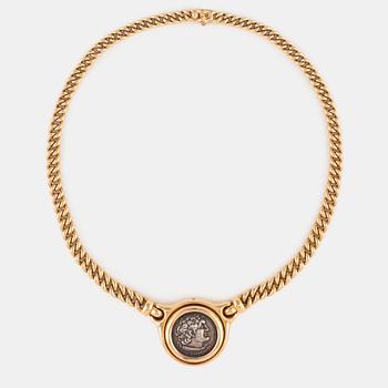 1031. A Bulgari "Monete" necklace in 18K gold and with roman coins.