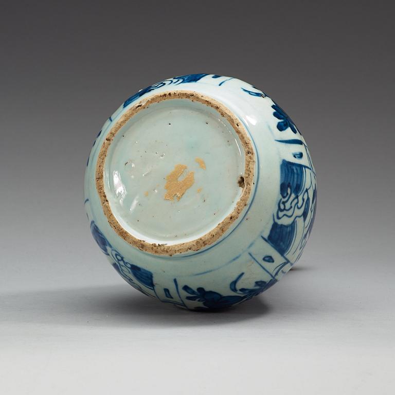 A blue and white kraak bottle, Ming dynasty, Wanli (1572-1620).