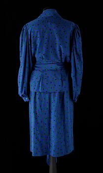 A two-piece silk ensemble consisting blouse, skirt and belt by Pierre Balmain.