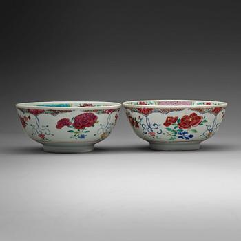 276. A pair of famille rose bowls, Qing dynasty, Qianlong (1736-95).