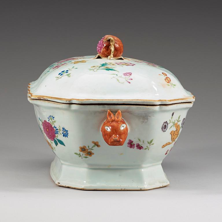 A famille rose tureen with cover, Qing dynasty, Qianlong (1736-1795).