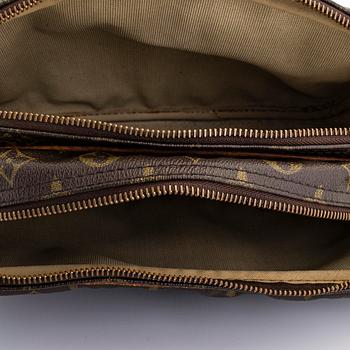 Louis Vuitton, a Monogram Canvas 'Reporter GM' shoulder bag.