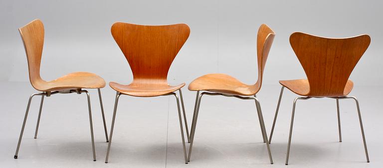STOLAR, 4 st. "Sjuan", Arne Jacobsen för Fritz Hansen. 1900-talets andra hälft.