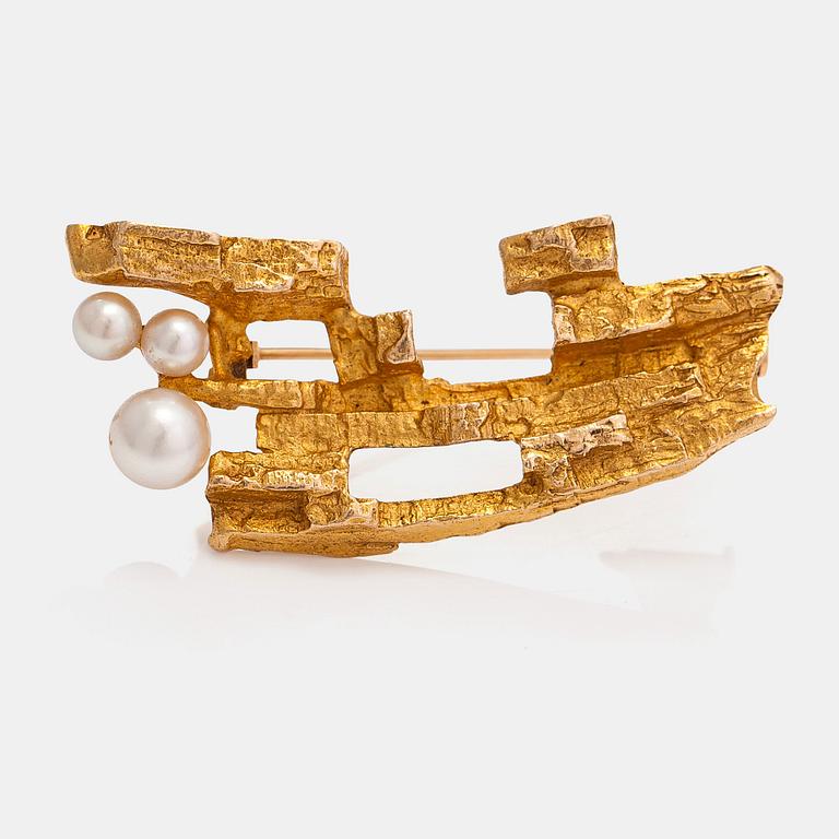 Björn Weckström, A 14K gold and cultured pearls brooch "Bow of Argo". Lapponia 1970.