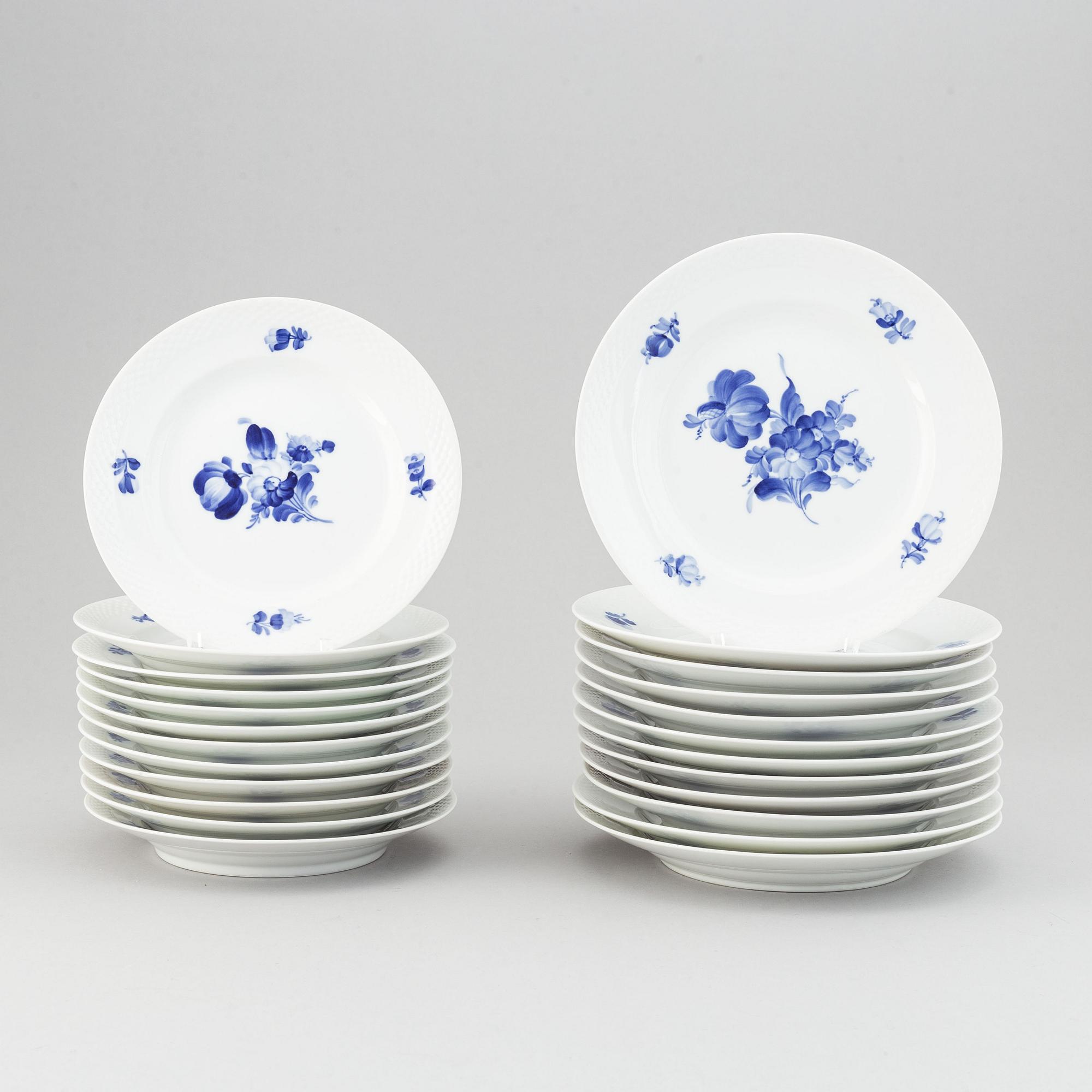 Royal Copenhagen, a part 'Blå Blomst' dinner service, Denmark (41 pieces).