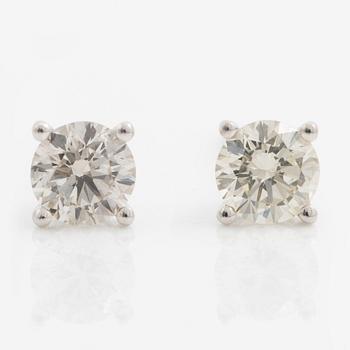 Earrings 18K white gold with brilliant-cut diamonds.