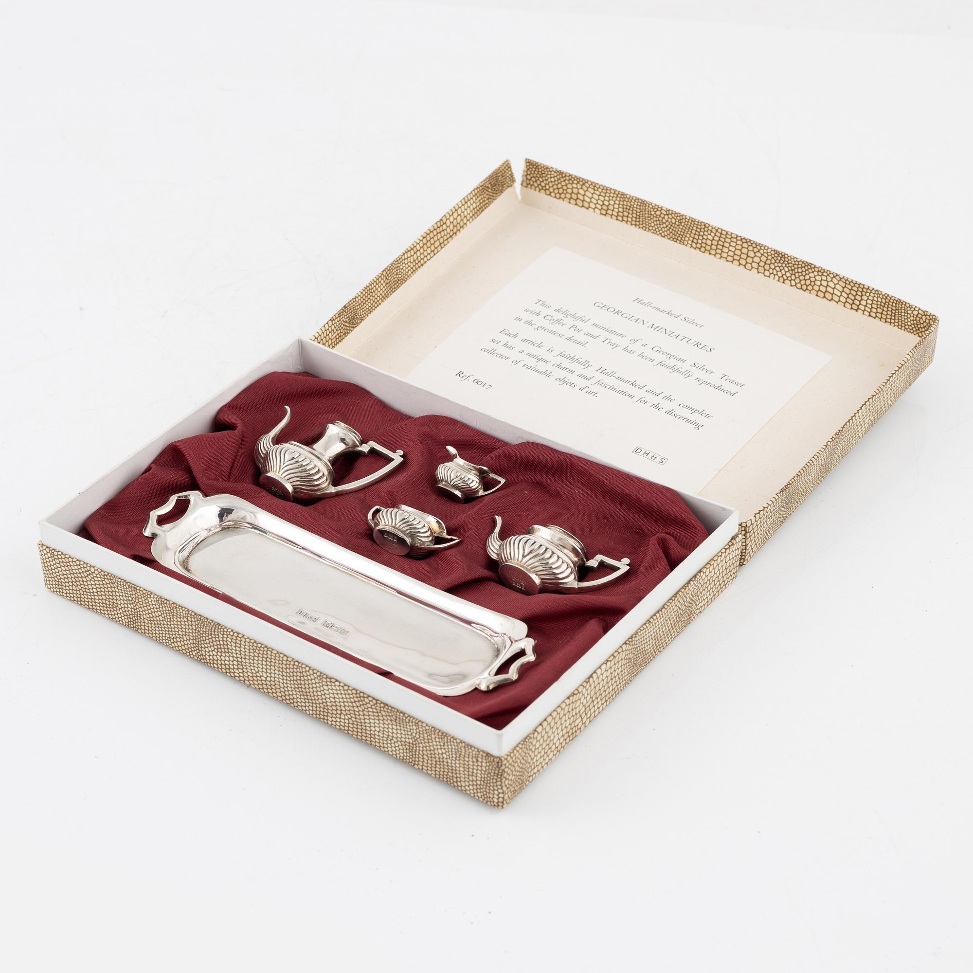 A Miniature Georgian Style Silver Tea- and Coffee set, mark of David Hollander & Son, Birmingham 1976 (5 pieces).